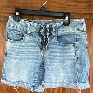 AE size 2 super super stretch jean shorts. Excellent condition.